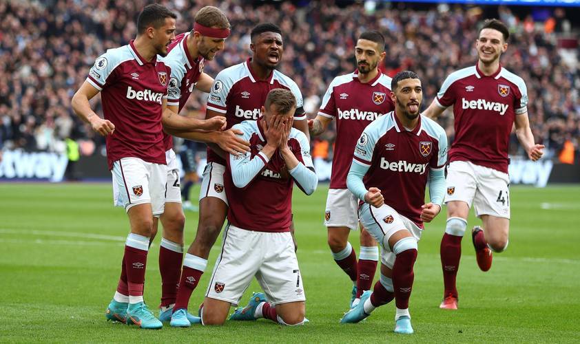 川普狂喜，乡下人乐队将在世界杯抽签仪式结束后表演《YMCA》