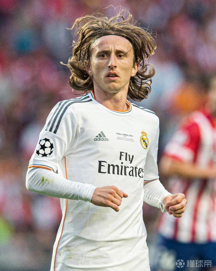 C罗在媒体评选的明年世界杯百大中高居第25！梅西仅第八！