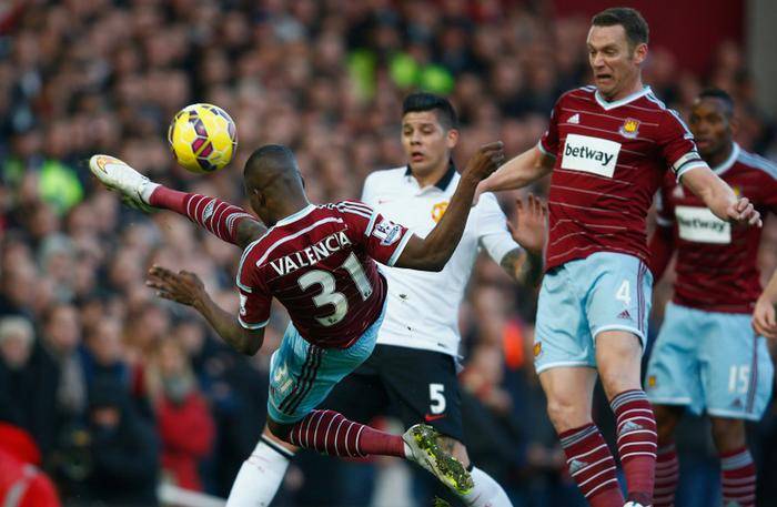 里程碑，海港中场徐新已为中国俱乐部出战200场比赛